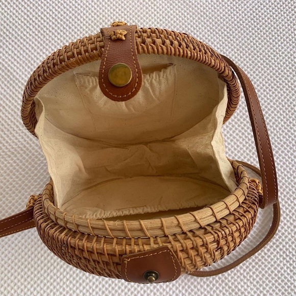 Light Rattan Handbag - Picture 7 of 9